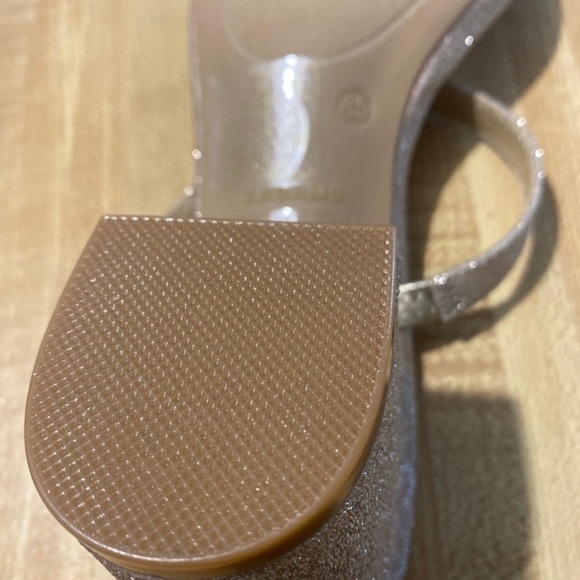 J. Adams Stormi Gold Heeled Sandals Square Toe Double Band Block Heel NWOT 8.5 - Picture 10 of 10